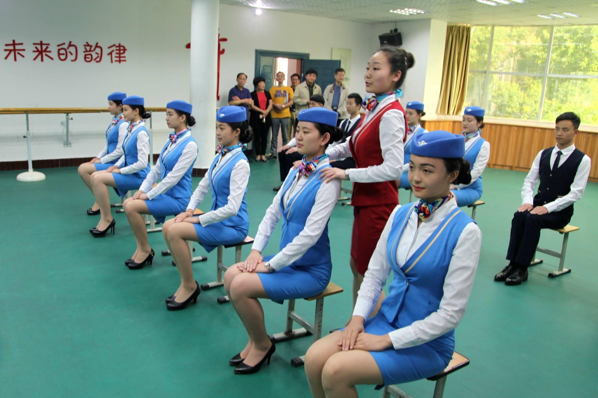 北京航空学校告诉你做为什么要做一名空乘